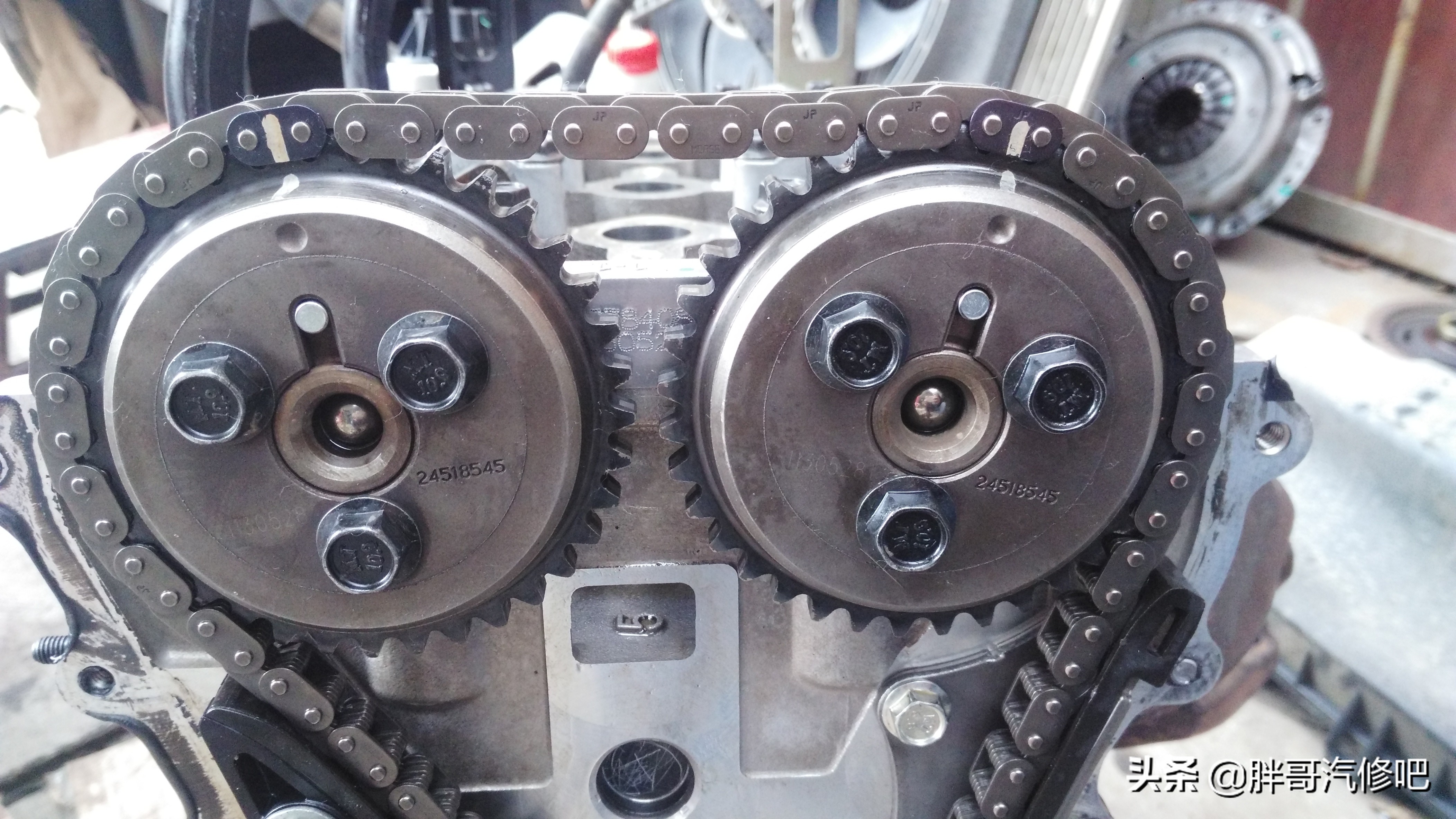 五菱宏光1.2机油少咋回事啊,五菱宏光1.2发动机机油孔在哪里