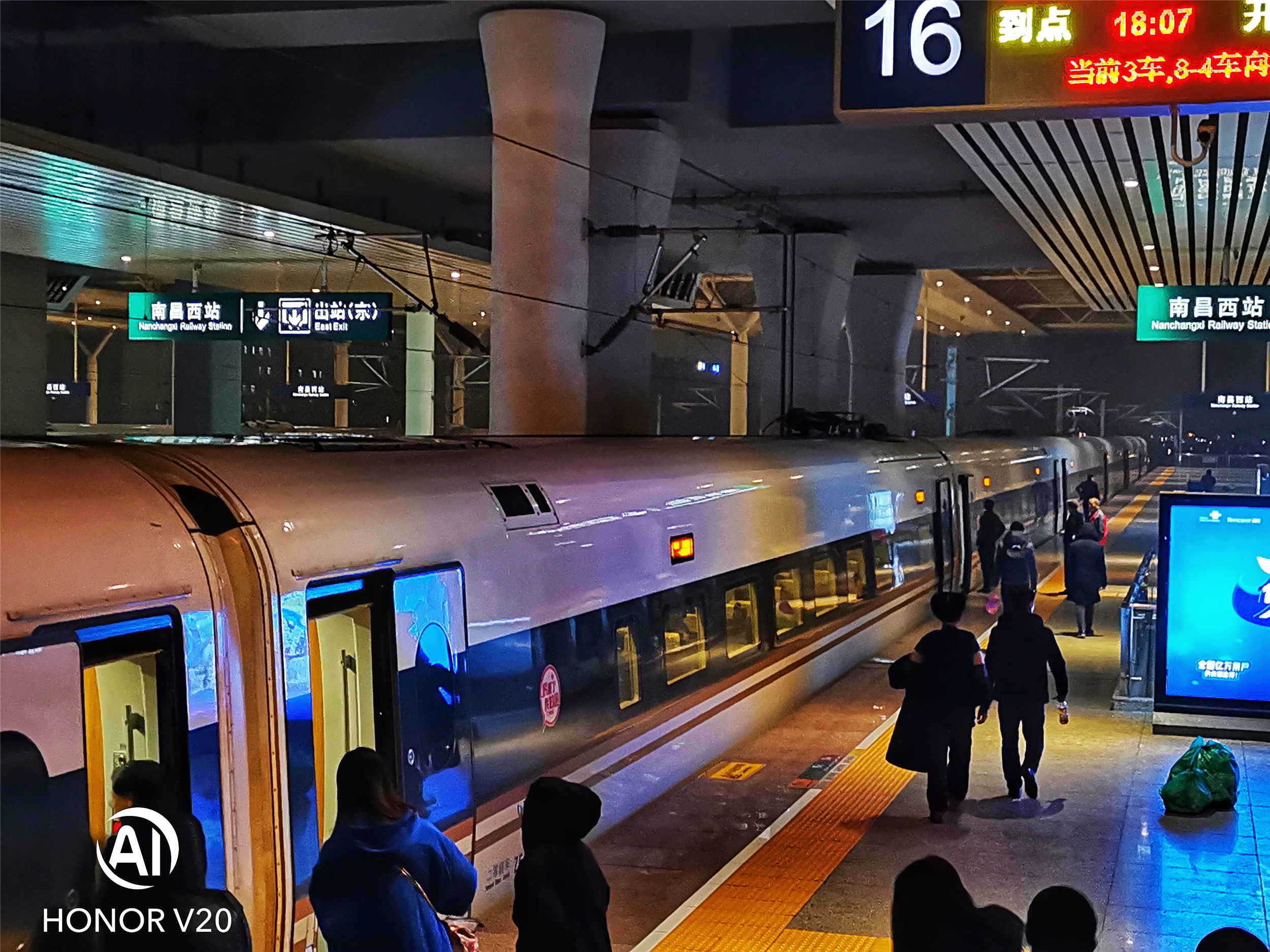 荣耀V20相机深度评测：4000万像素服过谁？