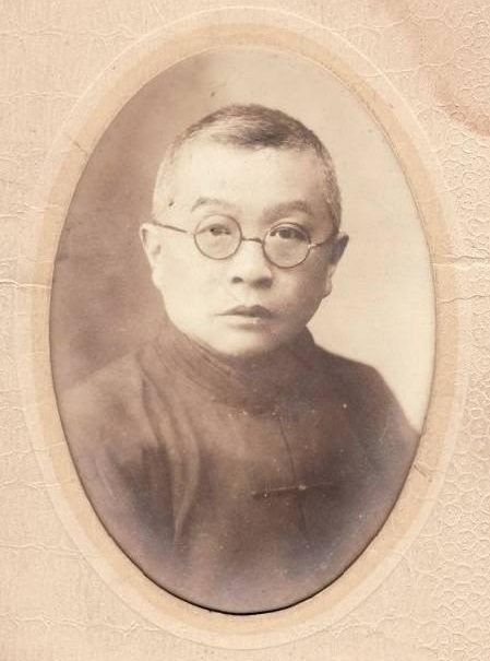 他曾与蒋介石交往密切,退出*产党共**后却被誉为“和平老人”