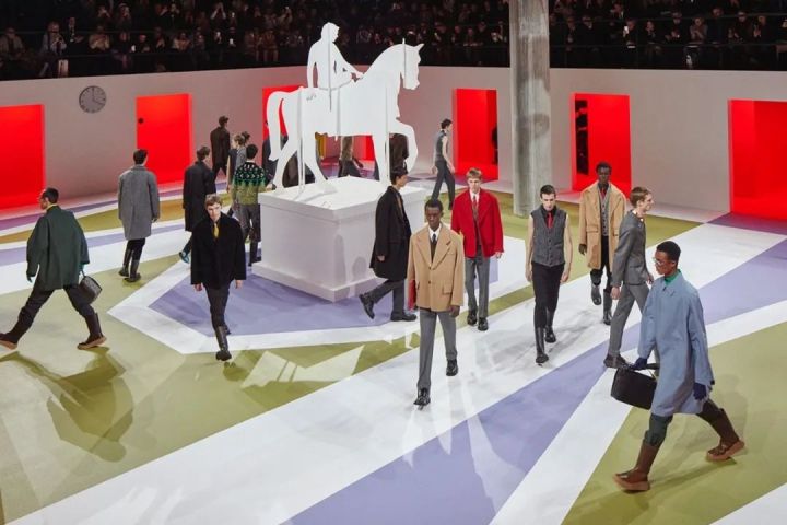 15倍价钱从苏富比拍来的Prada，要供奉在哪儿才好膜拜？