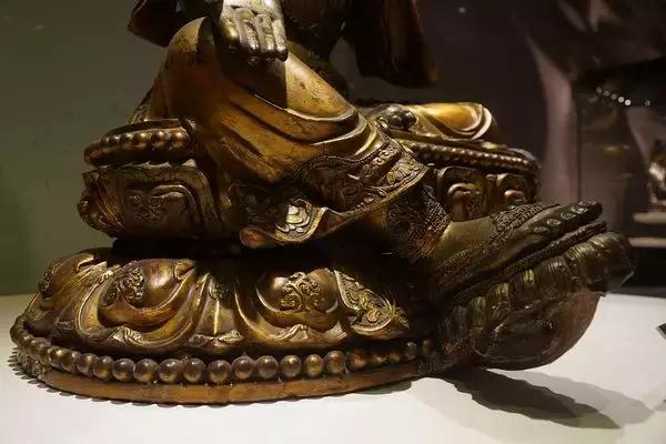 清代铜鎏金佛像的鉴定,清代铜鎏金无量寿佛像