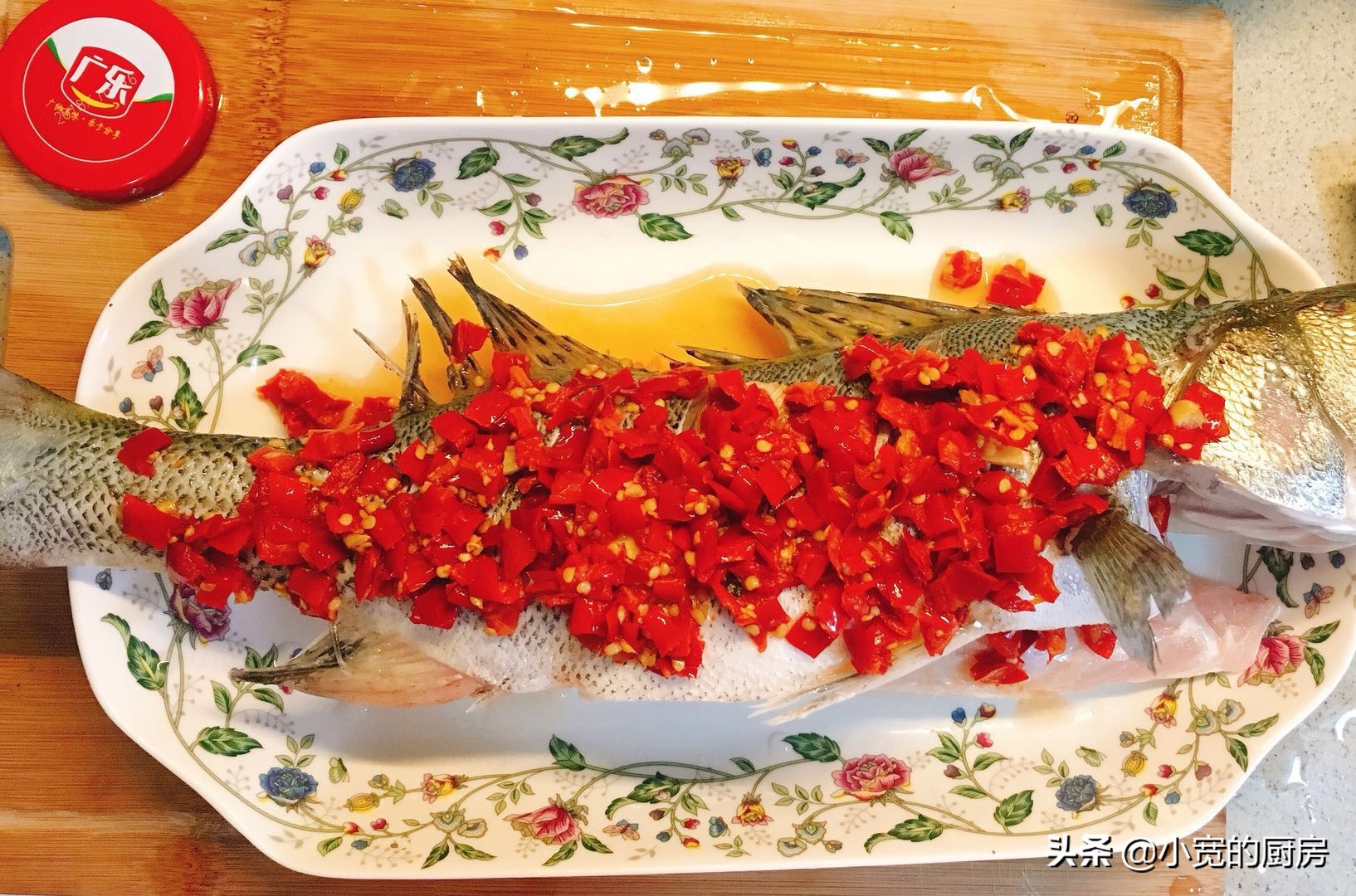 粤菜清蒸剁椒鲈鱼片,鲈鱼清蒸放蒸鱼豉油还需要放盐吗