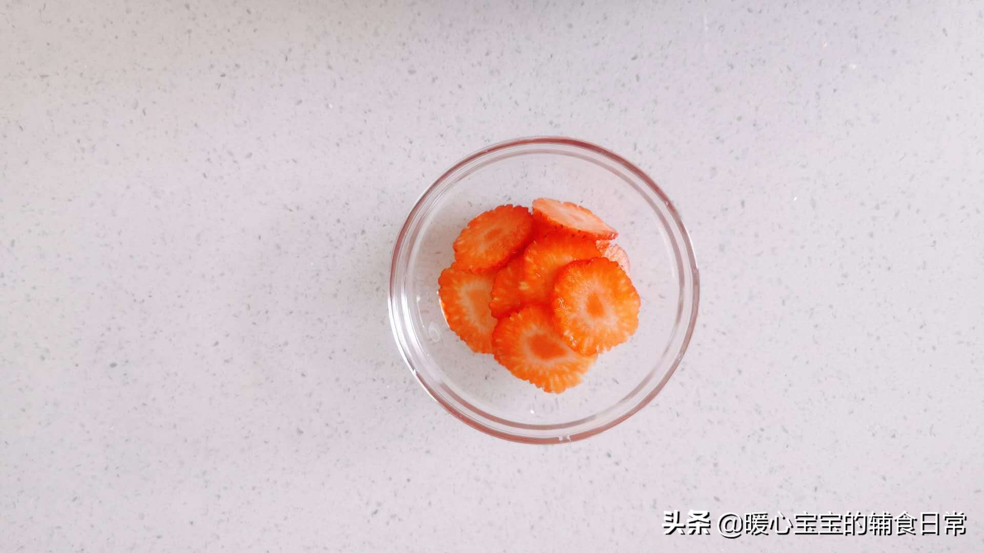 七月龄的宝宝草莓怎么吃,给宝宝吃草莓的正确方法