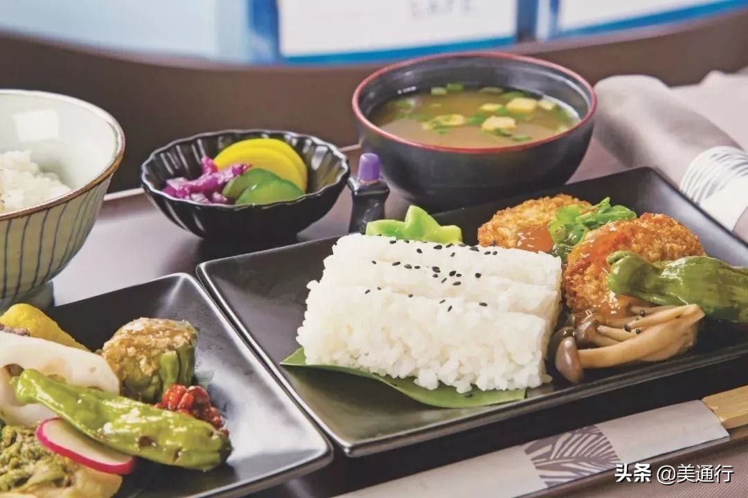 坐飞机有什么免费福利,坐飞机有哪些免费的福利