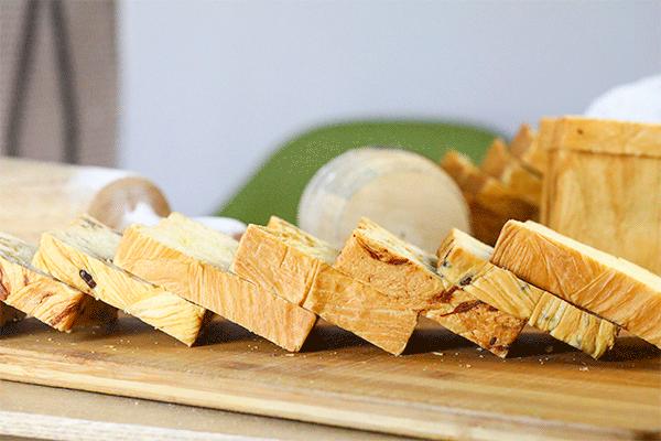 挨打4小时才能吃到的*力暴**吐司店空降太原！开业免费吃