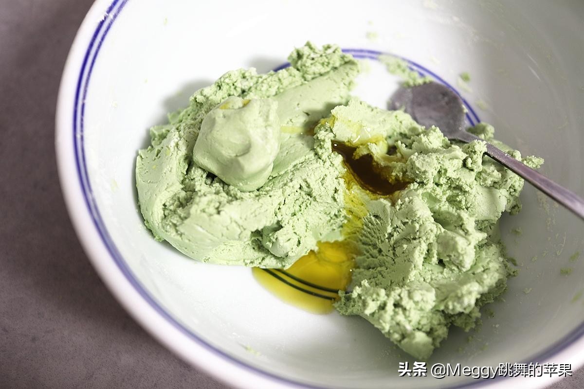 自己磨米粉做青团,做青团一斤半糯米粉加半斤粘米粉