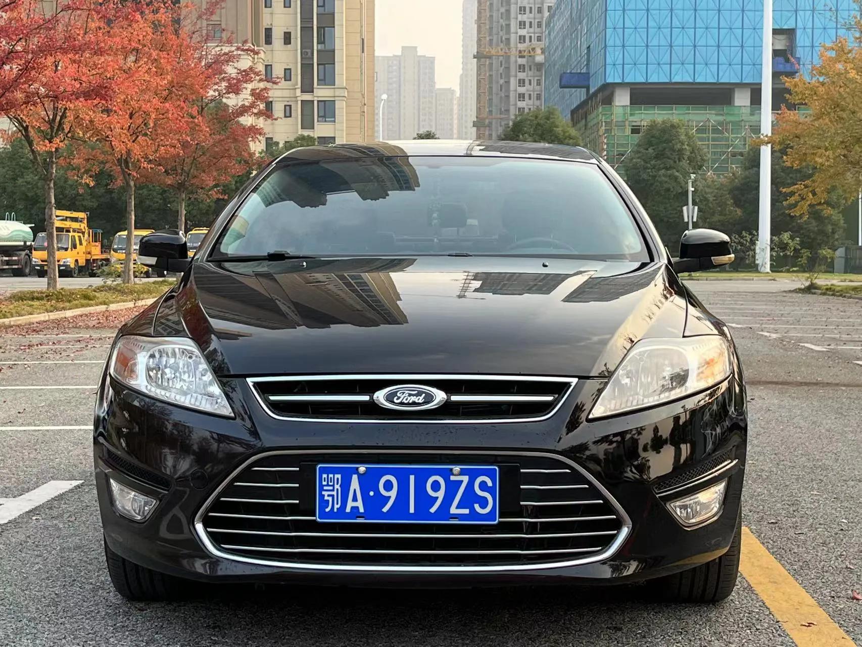 当年20多万的12款蒙迪欧2.3外形到现在也不过时4万多无人问津