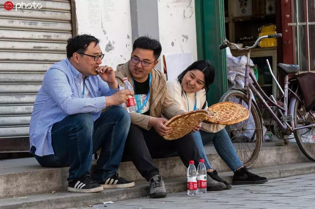 在*疆新**种什么最难？80后小伙种二维码被当*子骗**轰出门却说有意义