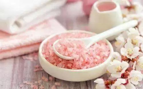 解决鸡皮肤的最有效方法,鸡皮肤用产品后起皮怎么改善