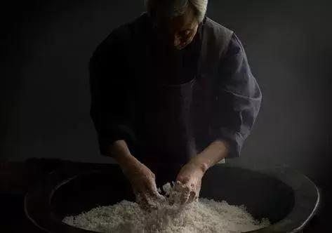 国内的日本化妆品专柜比比皆是，为什么还要专门飞日本买？