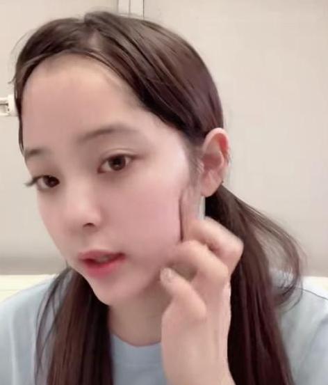 欧阳娜娜随手晒的面膜,一周卖出3万盒,网友:用完肌肤白里透红