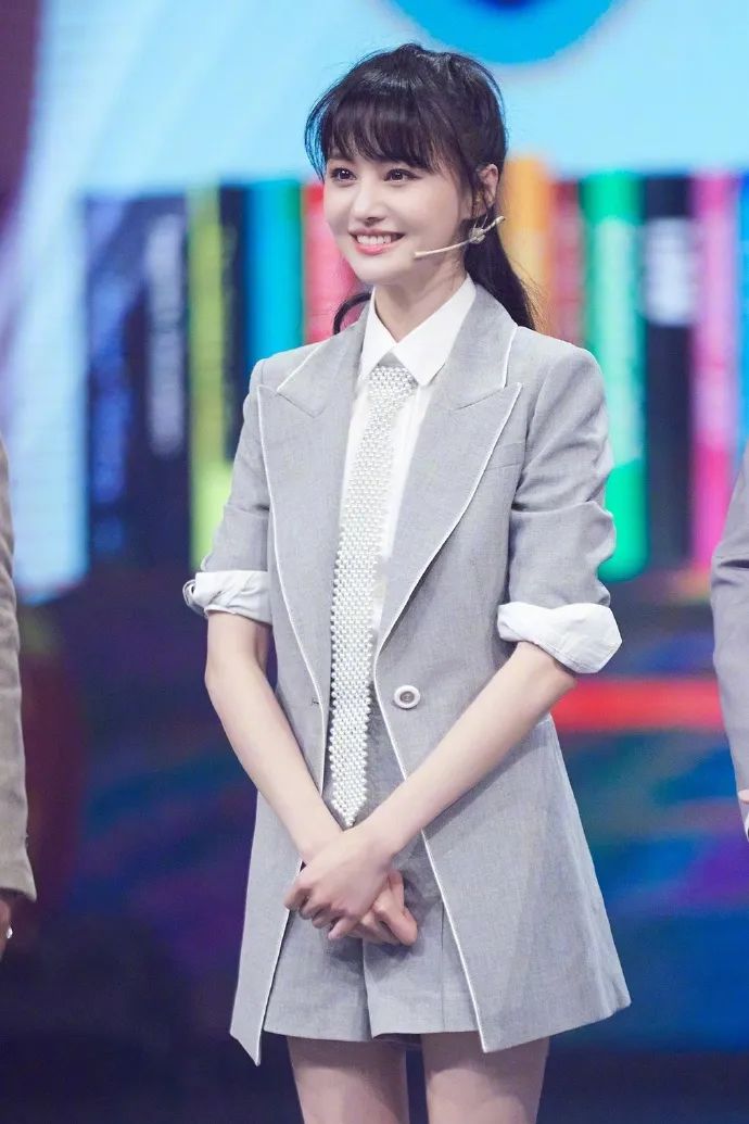 单穿白衬衫怎么搭配领带,蝴蝶结领带白衬衣怎么搭配好看