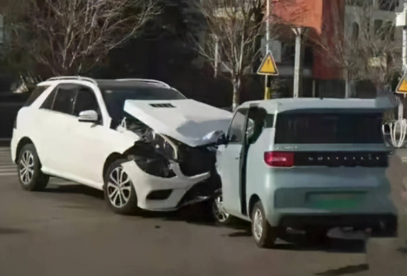 宏光mini一年卖了多少辆,宏光mini卖多少钱