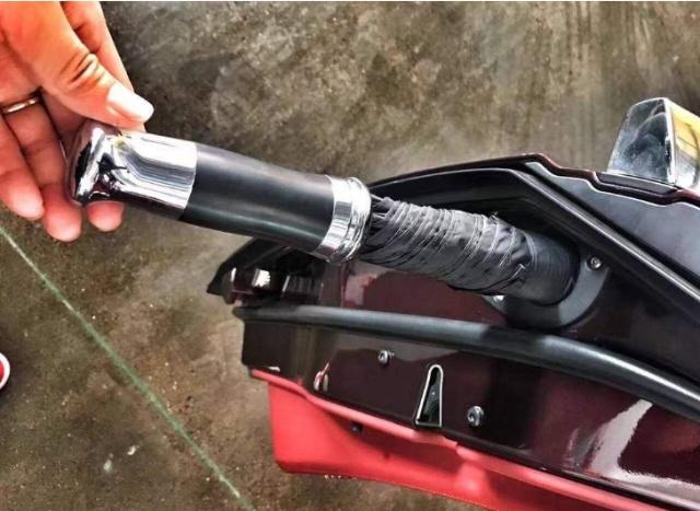 最贵的劳斯莱斯雨伞一把多少钱,劳斯莱斯车里最贵的雨伞多少钱