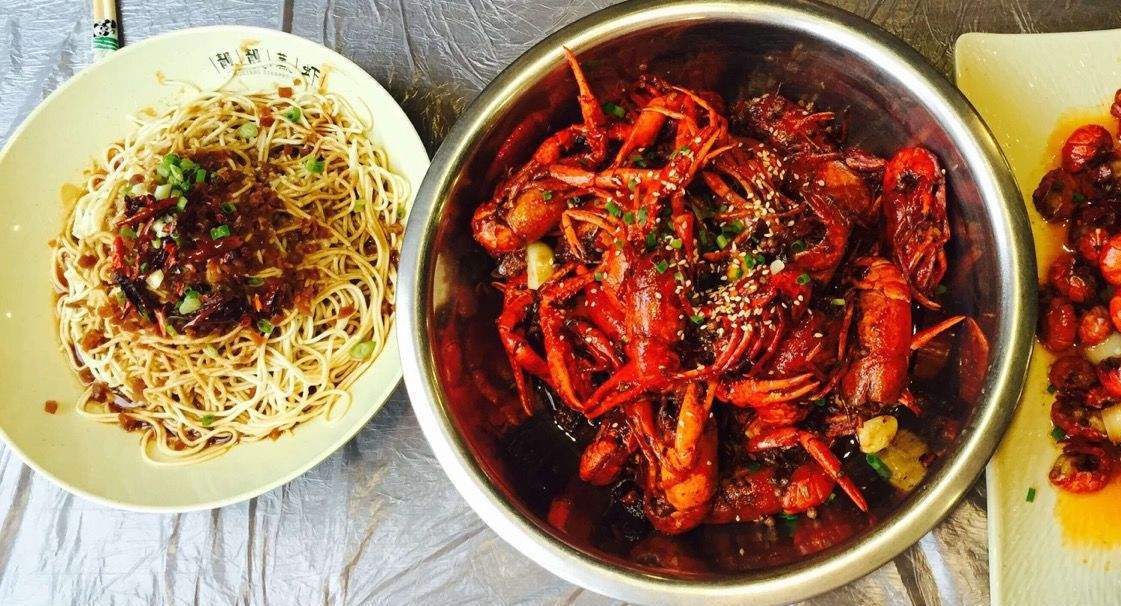 武汉小龙虾推荐蒸虾,在武汉吃到人气最旺的靓靓蒸虾