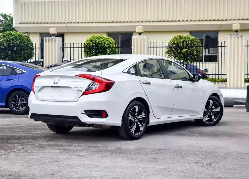 为什么好多年轻人喜欢买本田思域,为什么很多人都推荐思域