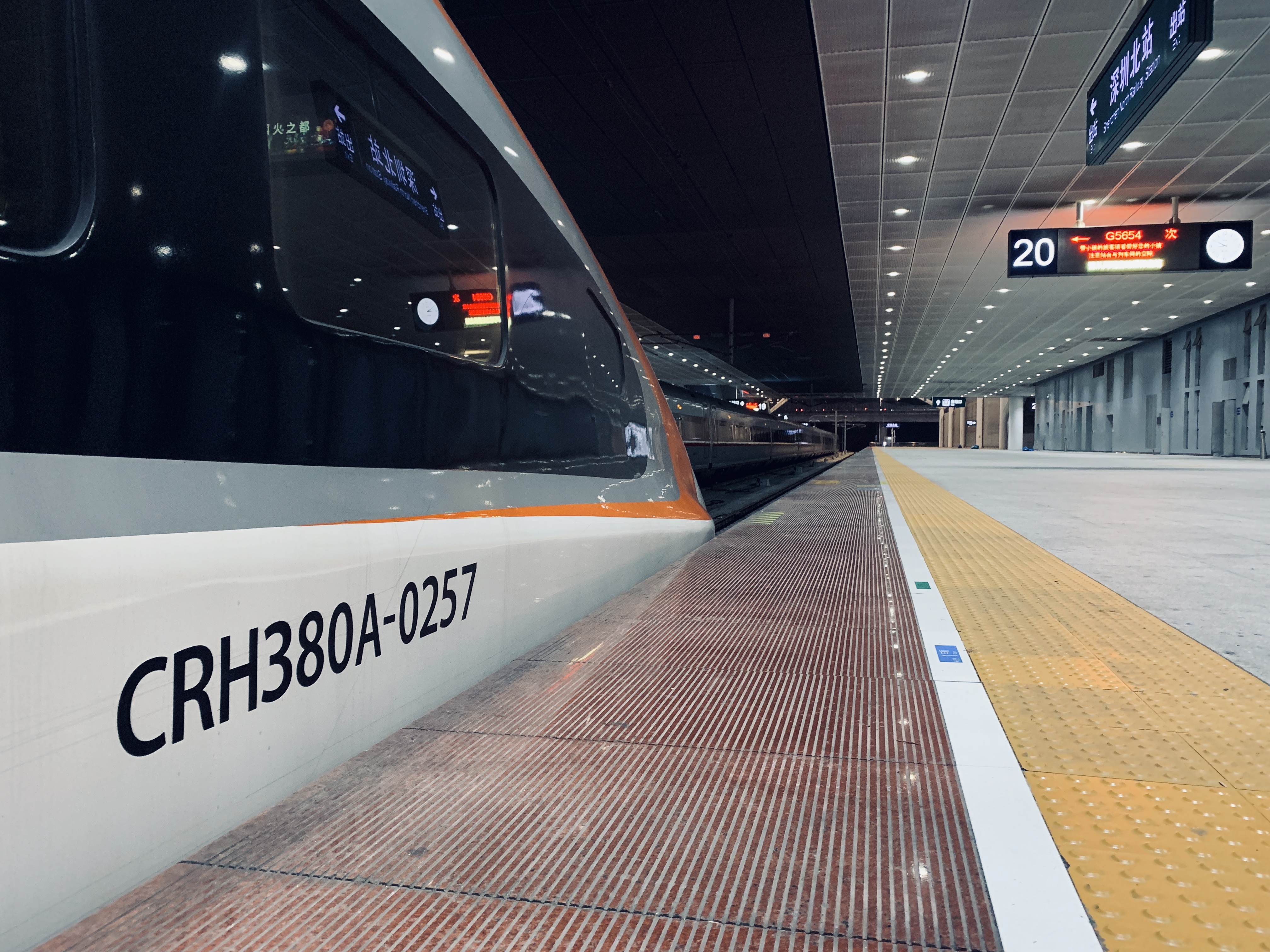 xr2019大边框,为什么xr的大边框看起来舒服