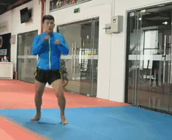 新手学散打要反复练习哪几个动作,自学散打每天必练的十个动作