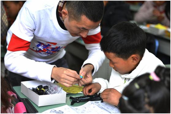 鍏崇埍闈掑皯骞村叕鐩婃垚闀胯惀,鍏崇埍鍎跨绛戞ⅵ璧疯埅蹇楁効鏈嶅姟娲诲姩