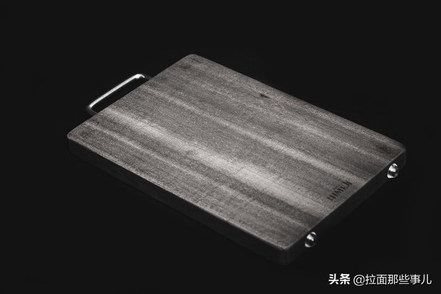 同样的菜板重的好还是轻的好,不同实木材质菜板的优缺点