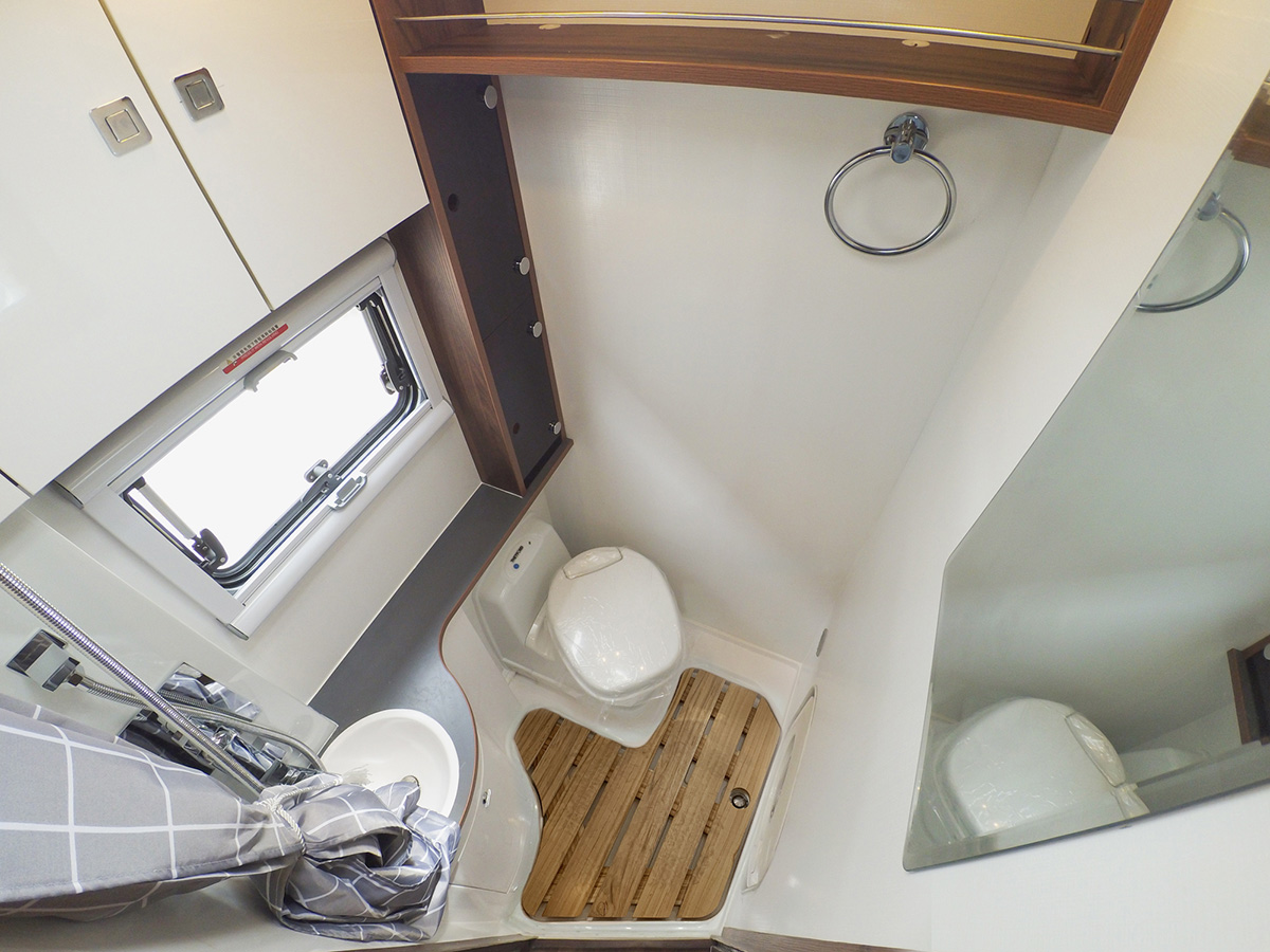 依维柯国产四驱6座房车,新星房车t600依维柯国产