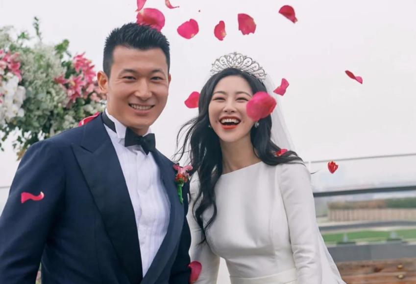 朱珠的放*情纵**史，与世界顶级富豪擦肩而过，靠美貌征服了5个男人