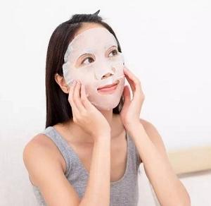 敷面膜已经是我们女生的必定课程,可确定你敷面膜是正确方式吗?