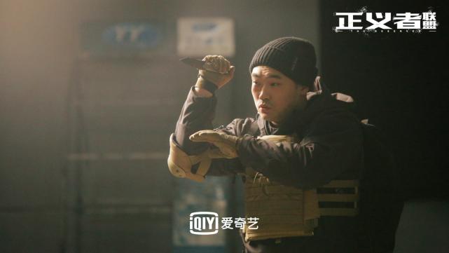 继《红海行动》后又一部硬核爆燃枪战电影《正义者联盟》开播