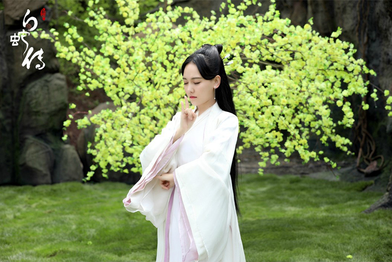 呕了……看完这部《新白蛇传》,我想向“四千年美女”道歉