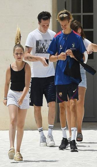 贝克汉姆女儿健身,贝克汉姆女儿游泳