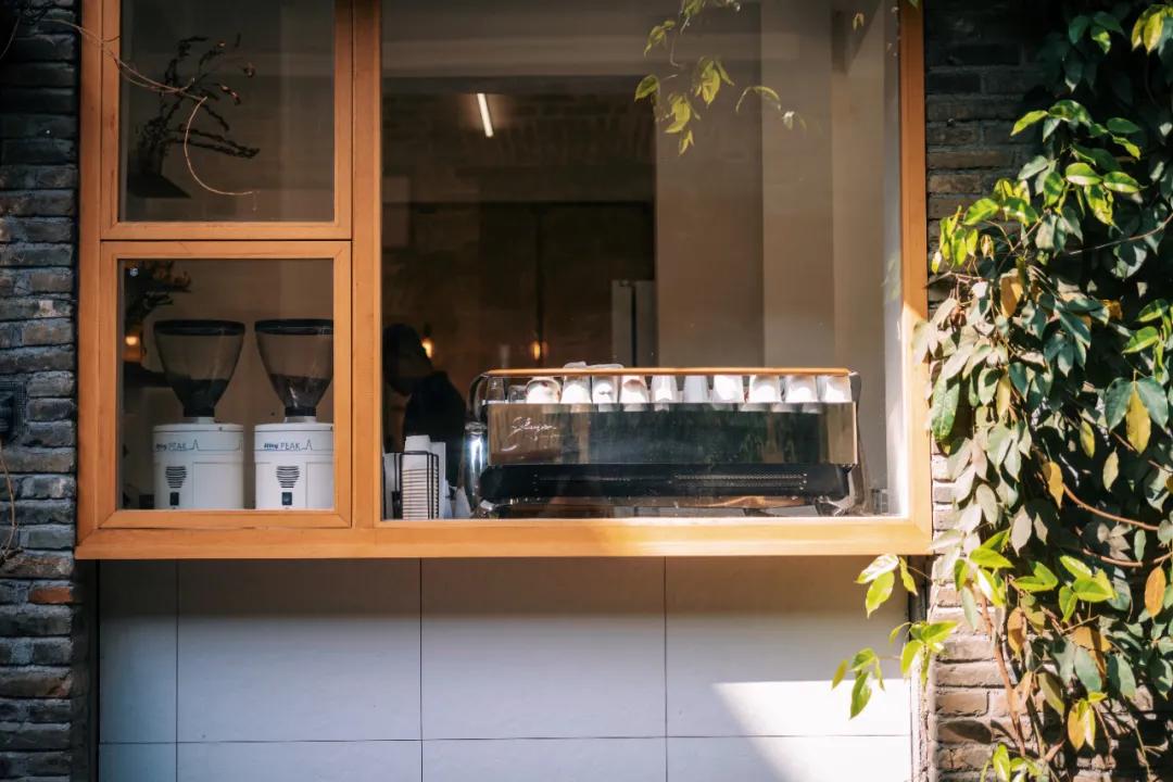 把繁华踩在脚下,将吃喝囊括周边。去长沙要住地标里