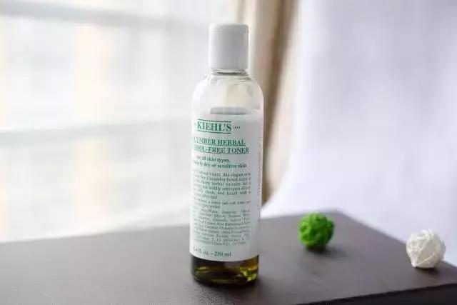 不建议买的10种护肤品,最不值得买的四种护肤品