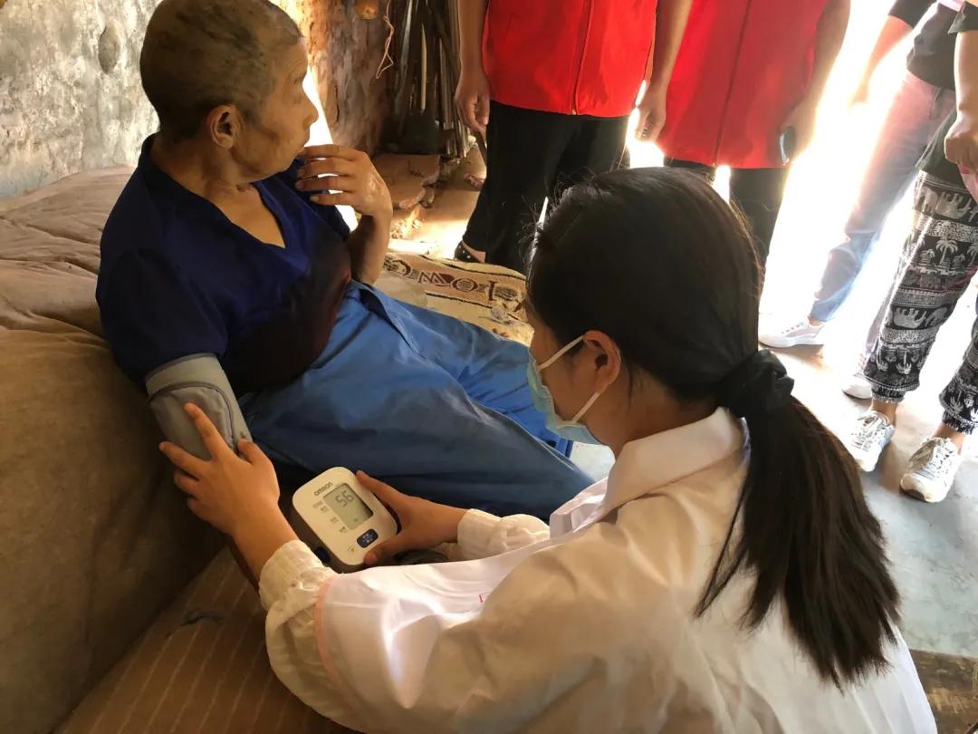 关爱健康公益报道,关爱市民健康义诊活动