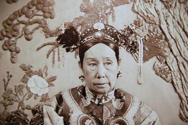 慈禧被凌迟致死,慈禧老佛爷真实生活