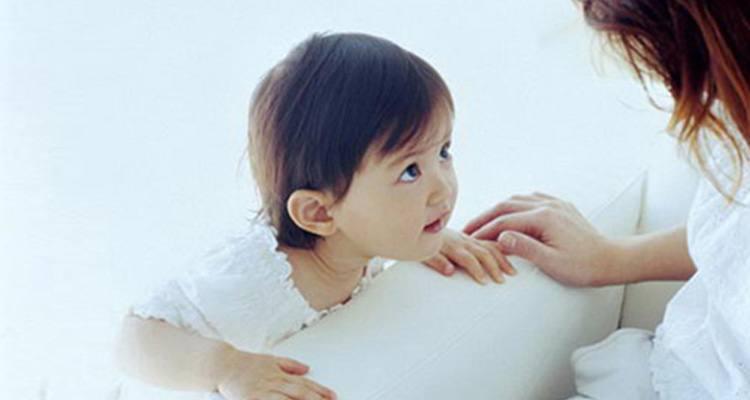 孩子插嘴打断别人说话该如何引导,孩子说话爱插嘴不分场合如何引导