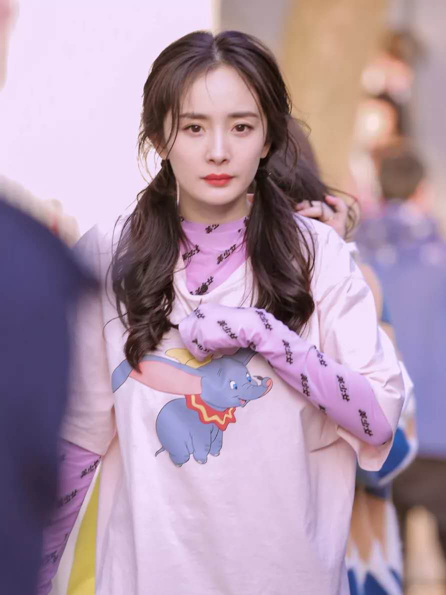 女明星们都穿的什么t恤,今年爆款t恤女