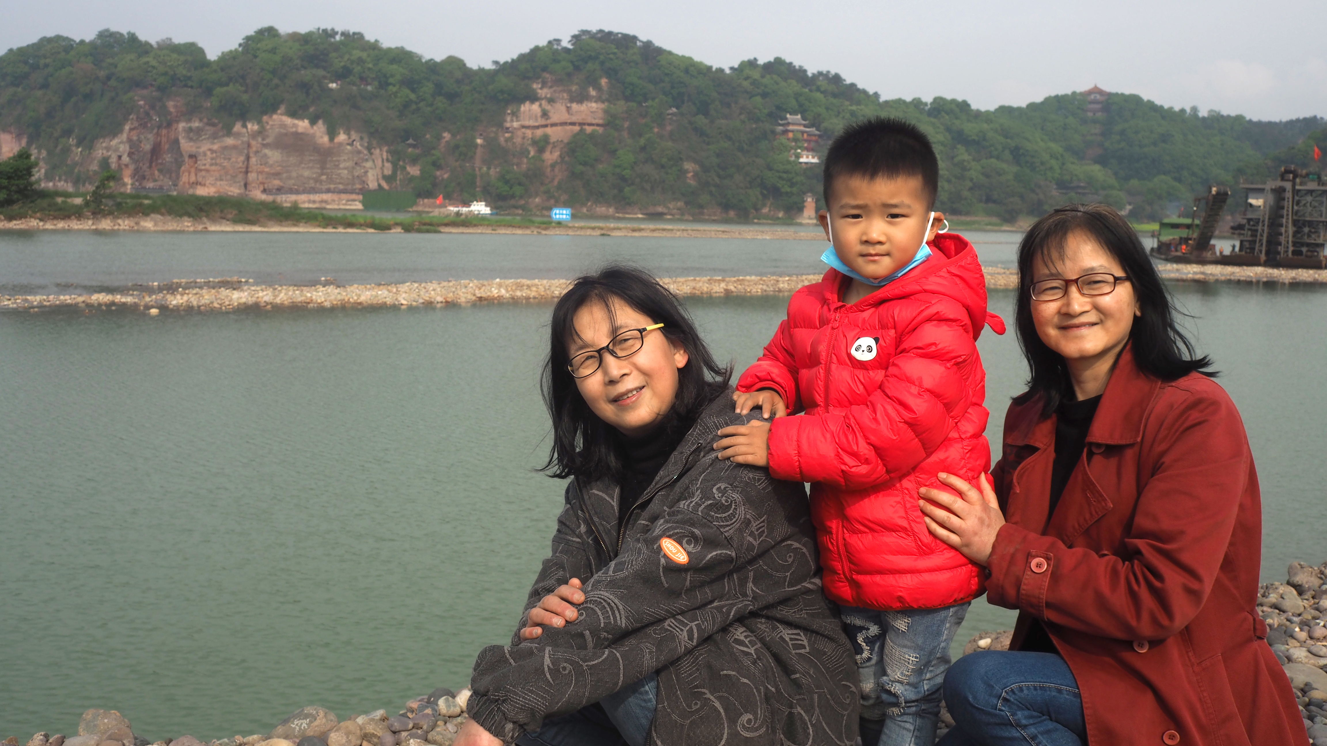 生活在别处的我精彩片段,美好的乐山生活