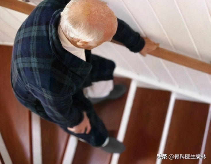 膝关节一动咯咯咯响怎么回事,膝盖咔咔响就预示膝关节有问题吗