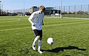 初学者足球颠球教学视频,单脚足球颠球教学初学者