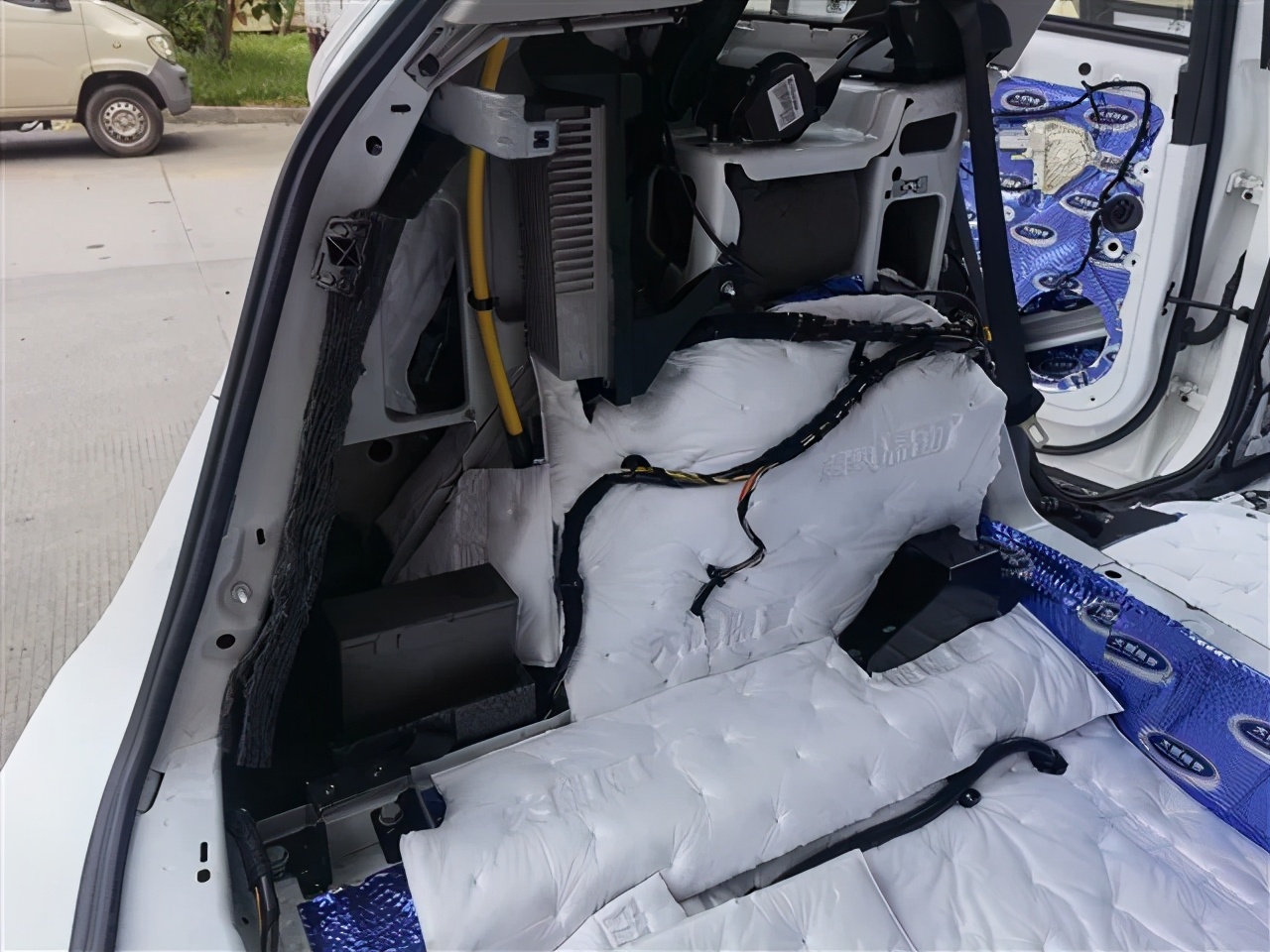 奥迪q5音响改装三分频,奥迪q5改装顶级音响案例视频