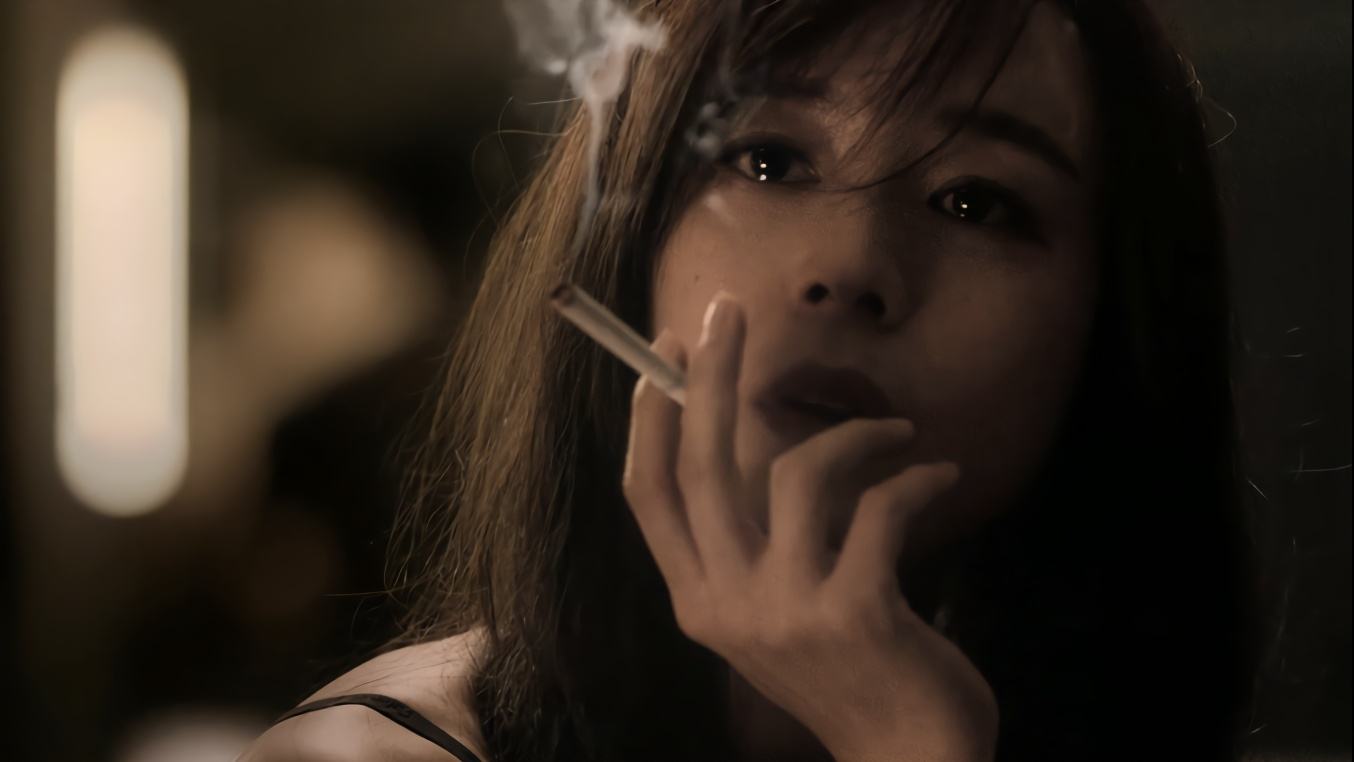 被称“女版陈冠希”，和多名大导演传绯闻，张静初败于太太团？