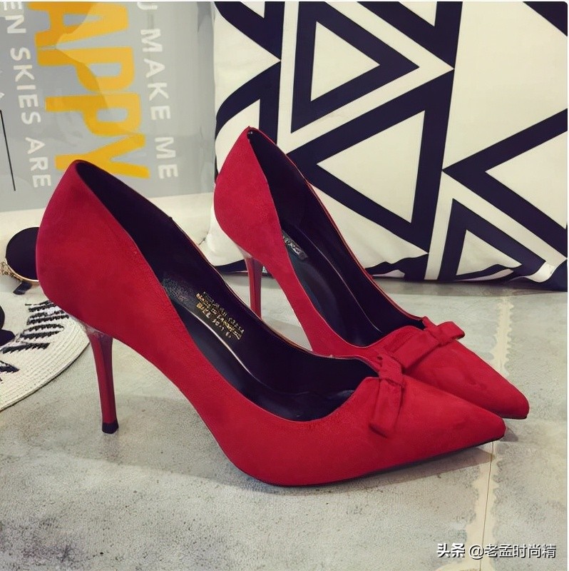 尖头的高跟鞋优雅又时尚,blingbling的蝴蝶结高跟鞋