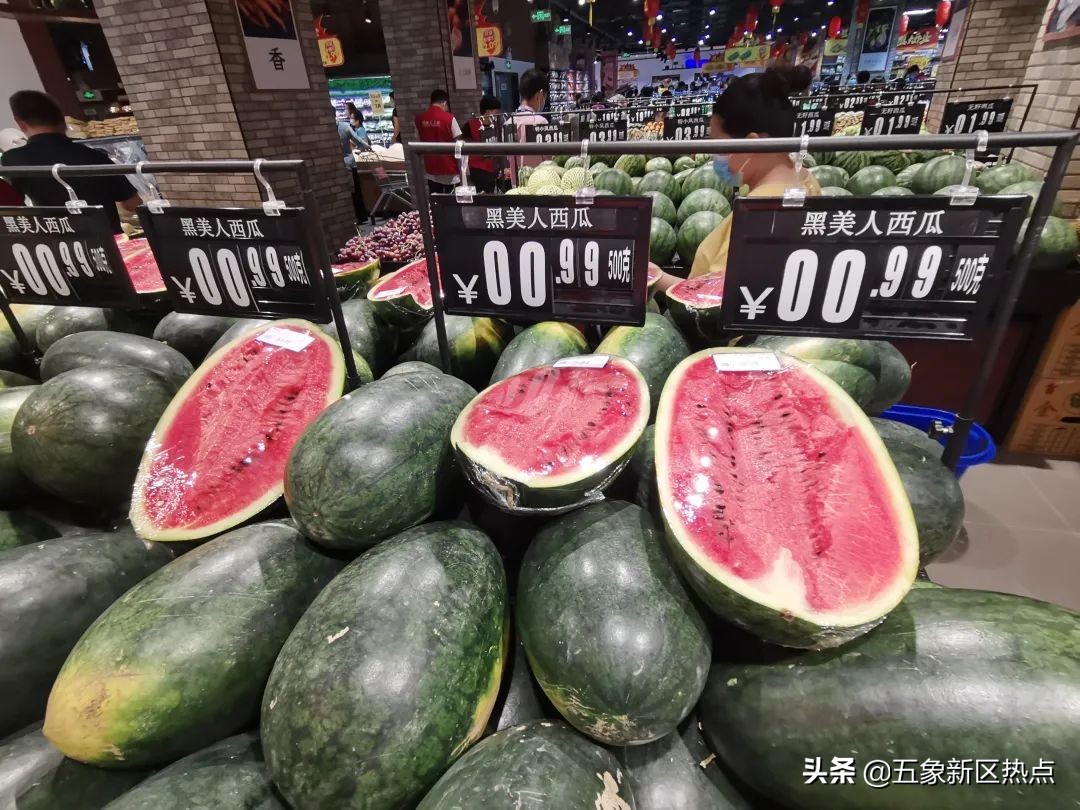 五象新区，一大型连锁超市，今日开业