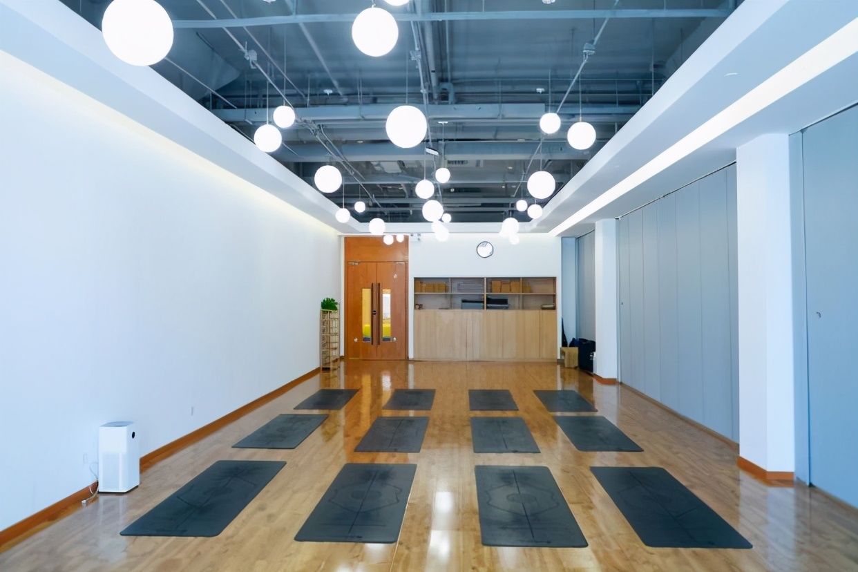 37岁排球老师学教培：瑜伽，让我减肥成功