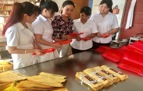 90后女董事长创业,90岁女老板创业成功