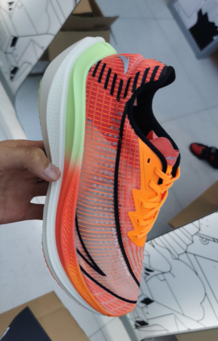 安踏儿童跑鞋哪个系列最好,安踏和耐克儿童篮球鞋对比