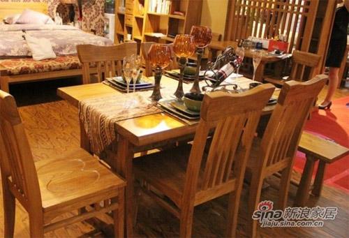 来家里聚餐什么餐桌好用,家用经常聚餐选多大的餐桌