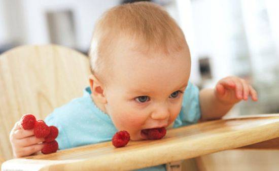 有异物进到眼睛里怎么弄出来,有异物进眼睛后面怎么弄