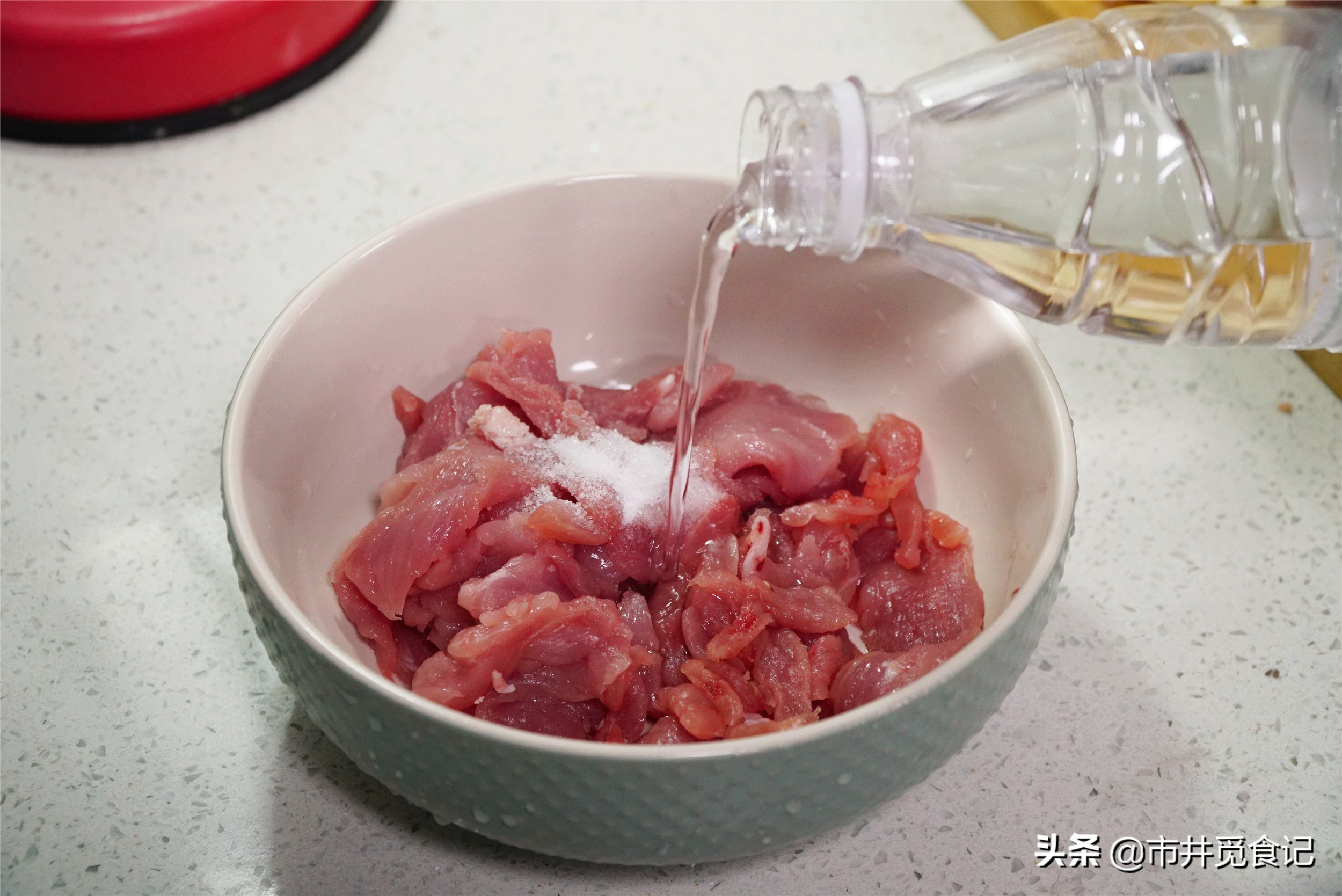 炒肉片是先腌一下好还是不腌好,炒肉片时裹淀粉