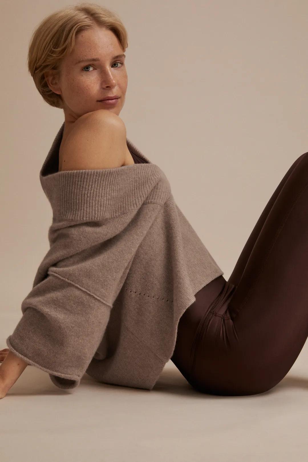 2019年秋款针织衫穿衣技巧,今冬流行的针织衫优雅减龄又时髦